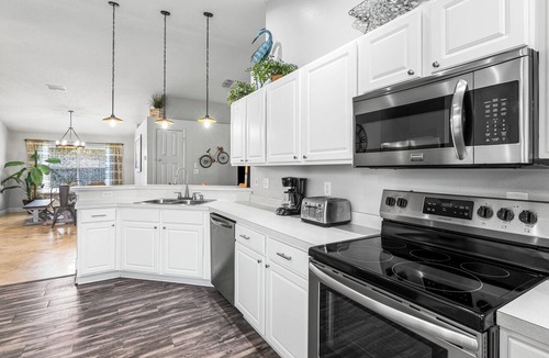 Miramar Beach House | EMERALD HAVEN, Walk to Deeded Beach, Hot Tub, Bunkroom, Sleeps 12!