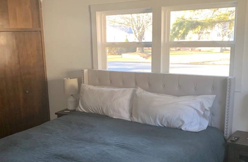 Freeland House | Emerson’s Place! Sleeps 12!