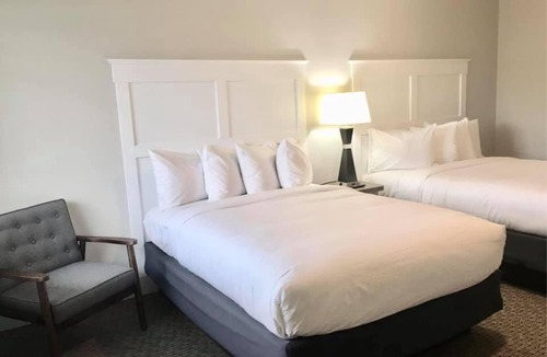 Empire Hotel | Empire Lakeshore Inn