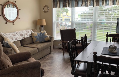 Biddeford Pool Apartment | Enchanting 2-bedroom apartment in the heart of Biddeford Pool at Hills Beach.