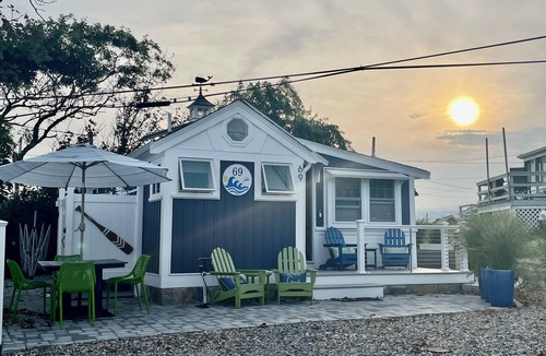 Dennis Port Cottage | ENCHANTING SEASIDE COTTAGE, STEPS TO THE BEACH!