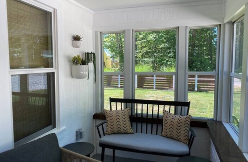 Geneva-on-the-Lake Cottage | Endless Summer Cottage - walk to the GOTL strip