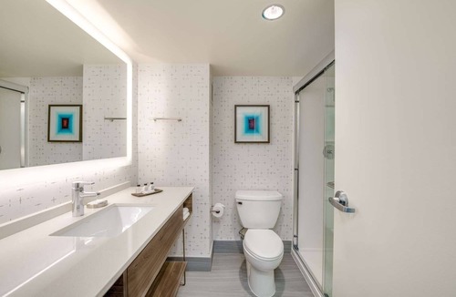 Downtown Columbus Hotel | Enjoy a Hassle-Free and Suiting Stay! 2 Modern Units, Pet-Friendly!