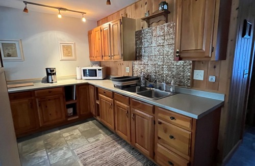 Beddington House | Enjoy all seasons on Pleasant River Lake