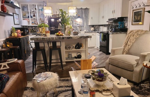 Antioch House | Enrene GreenHouseRomance