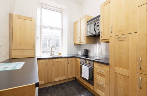 Stockbridge Apartment | Entire Charming 1BR Edinburgh Apt near city centre