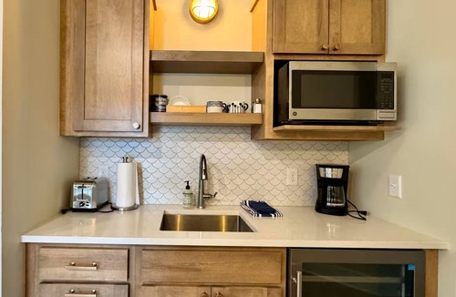 Garrison Apartment | Entire Cottage #3 - Yellow
