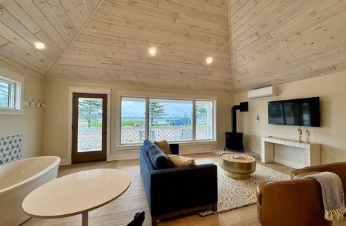 Garrison Apartment | Entire Cottage #3 - Yellow