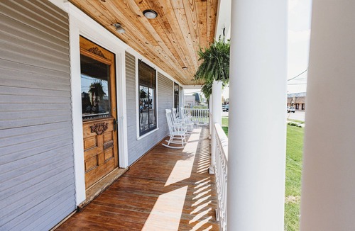 Gaylord House | Entire Home Minutes to Golf Mecca and Downtown Gaylord