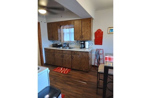 Garfield Heights House | Entire house, quiet street, close to metropark!