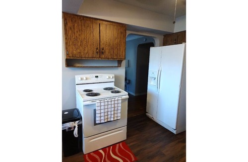 Garfield Heights House | Entire house, quiet street, close to metropark!