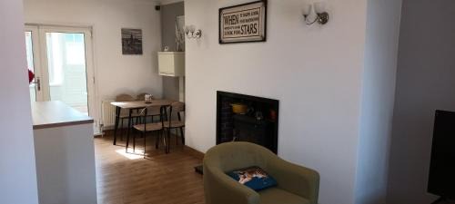Peterlee Apartment | Entire two bedroom modern house near beach - Durham City