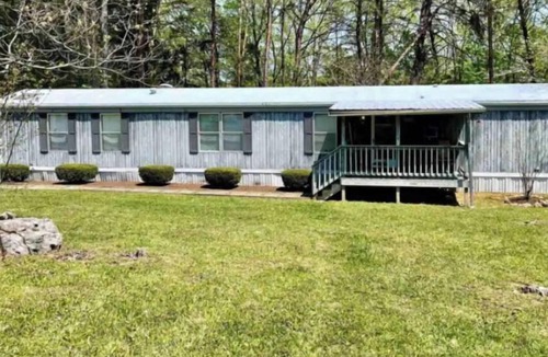 Bronston House | Entire vacation home hosted by Lori
