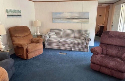 Bronston House | Entire vacation home hosted by Lori