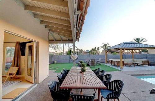 North Mountain House | Epic 6BR with Pool, Spa and Fire Pit - Walk to Trails