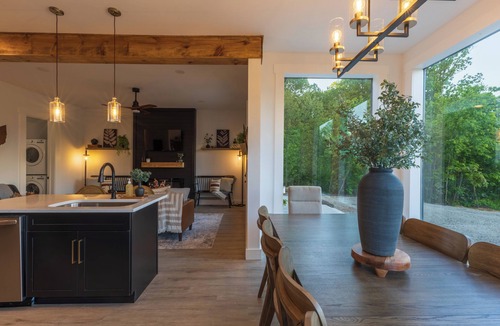 New Plymouth House | Epic Rooftop Views w/Hottub+Bar+Pet Friendly