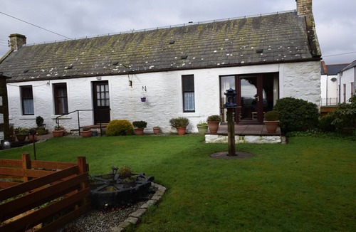 Castle Douglas Cottage | Ernambrie Cottage - a cottage that sleeps 6 guests in 2 bedrooms