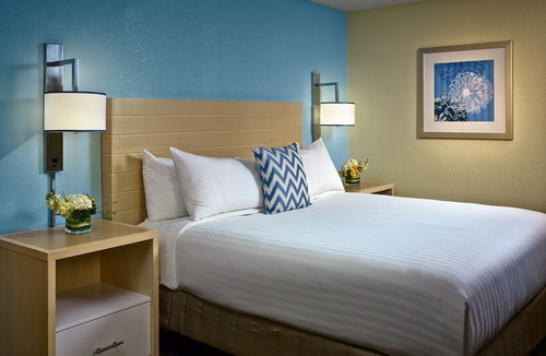 Westlake Hotel | Escape the Hustle and Bustle! Kitchen, Free Parking