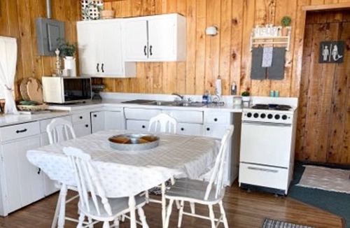Bellaire Cottage | ESCAPE TO DARLING LAKEFRONT COTTAGE #2 PHILLIPS POINT BELLAIRE, MI