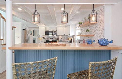 Plymouth House | Escape to the white sands and rolling dunes of White Horse Beach!