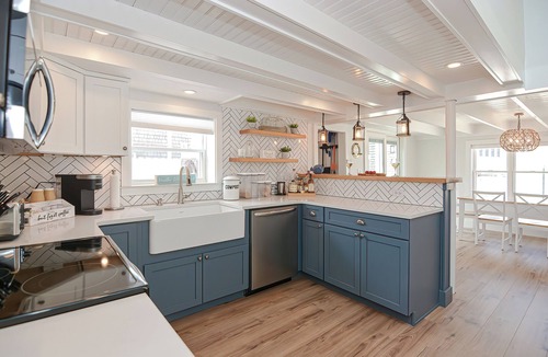 Plymouth House | Escape to the white sands and rolling dunes of White Horse Beach!