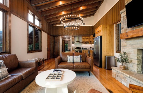 Afton Cabin | Evergreen Cove Cabin on Grand Lake Monkey Island, 2mi to Shangri-La, w/hot tub