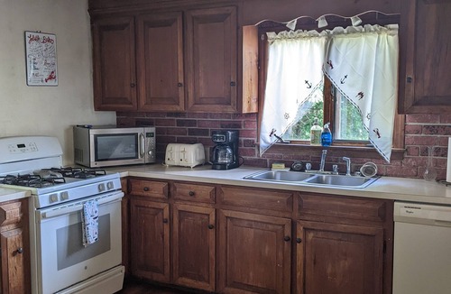 Mac Mahan House | Everything you need, 800 feet from the Kennebec River !
