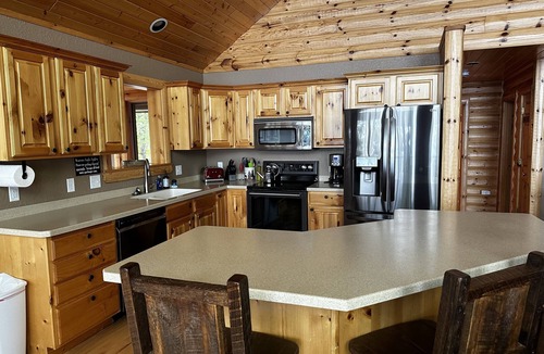 Hayward House | Exceptional Round Lake Cabin!