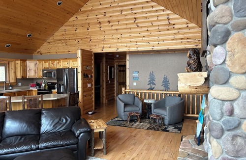 Hayward House | Exceptional Round Lake Cabin!