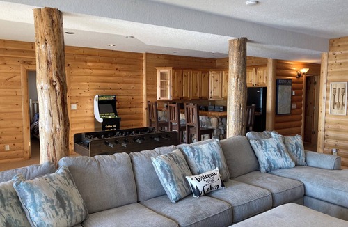 Hayward House | Exceptional Round Lake Cabin!