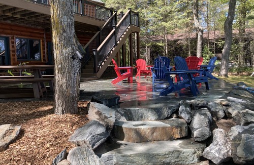 Hayward House | Exceptional Round Lake Cabin!