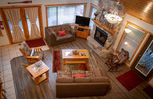 Winter House | Exclusive PRIVATE ISLAND for your group on Lake Winter