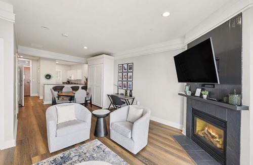 Bay Harbor Apartment | Experience comfort in Maritime Lakeview Suite 406, a 2-bedroom condo in Bay Harbor.