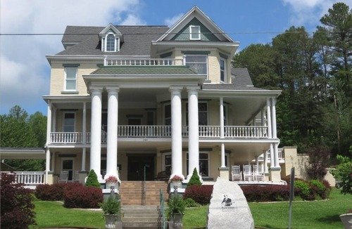 Clintwood House | Experience Small Town Country Living "Your Home Away From Home"