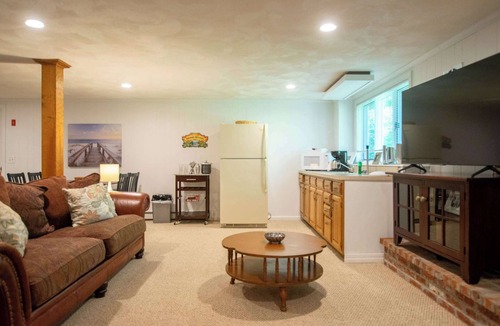 East Harwich House | Explore Downtown and Pleasant Bay!