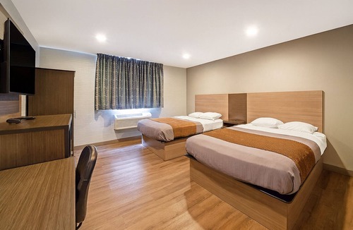 Foxboro Hotel | Explore Foxboro! Close to Hall At Patriot Place, Enjoy FREE Breakfast!