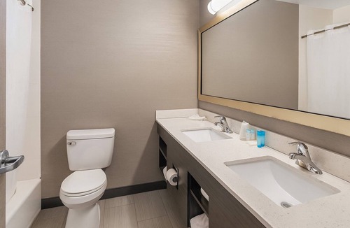 Foxboro Hotel | Explore Foxboro! Close to Hall At Patriot Place, Enjoy FREE Breakfast!