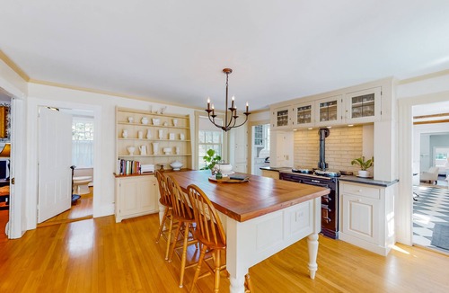 Mid-Coast and Islands House | Exquisite farm with firepit, patio, fast WiFi, & washer/dryer