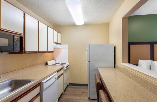 Middleburg Heights Hotel | Extended Stay America Suites Cleveland Middleburg Heights