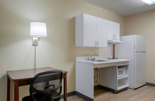 Wauwatosa Hotel | Extended Stay America Select Suites - Milwaukee - Wauwatosa