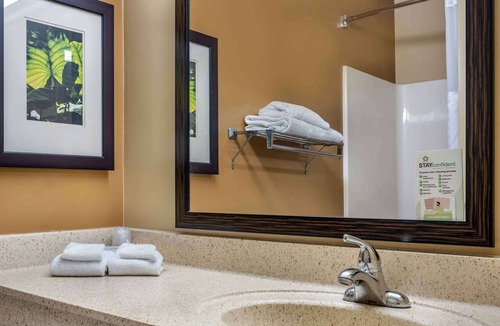 Wauwatosa Hotel | Extended Stay America Select Suites - Milwaukee - Wauwatosa
