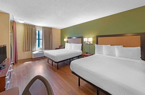 Wauwatosa Hotel | Extended Stay America Select Suites - Milwaukee - Wauwatosa