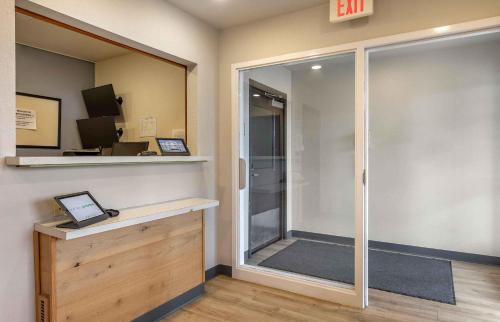 Greenwich Hotel | Extended Stay America Select Suites - Wichita - North