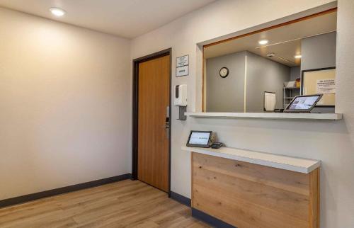 Greenwich Hotel | Extended Stay America Select Suites - Wichita - North