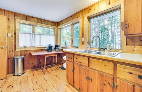 Spruce House | Extended Stay on Hubbard Lake! Quiet Home w/Yard