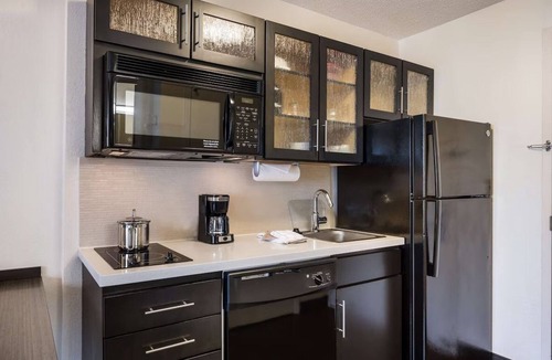 Braintree Hotel | Extended Stay | Spacious Haven w/Kitchen | Near South Shore Plaza | 2 Units