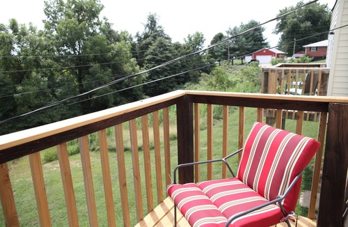 Williamstown Apartment | Ezekiel's Getaway Side 1 near Ark Encounter