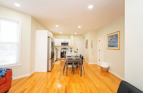 Everett Apartment | Fabulous 3-bedroom apartment with AC in charming Everett