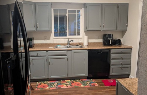 Greeley House | Fabulous 3-bedroom duplex in friendly Greeley