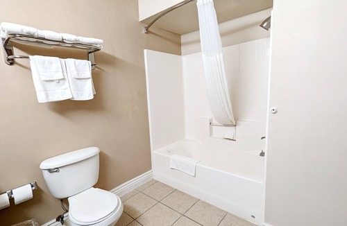 Clear Creek Hotel | FairBridge Inn & Suites Canadian